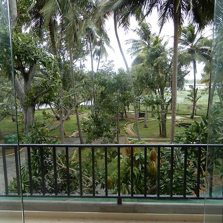 Lake Edge Holiday Inn Tissamaharama Phòng bức ảnh