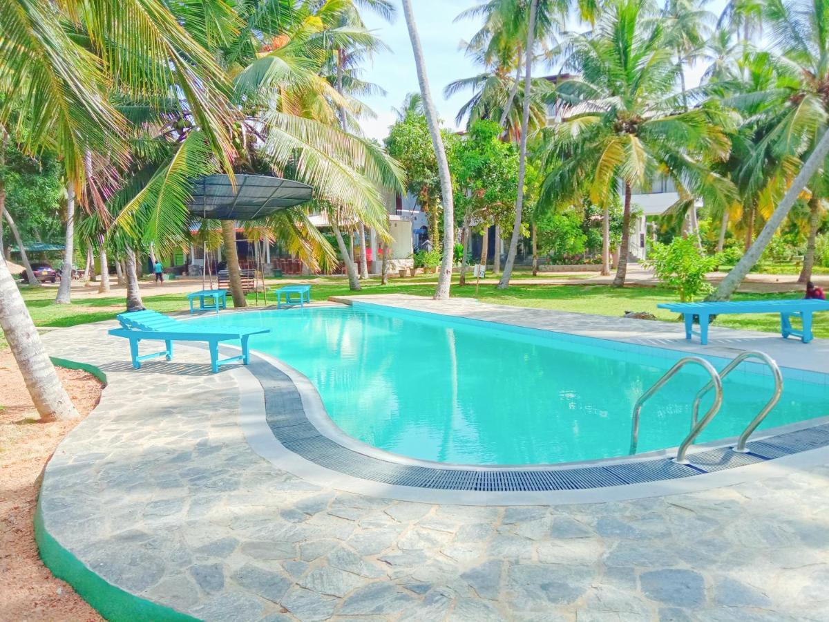 Lake Edge Holiday Inn Tissamaharama Ngoại thất bức ảnh