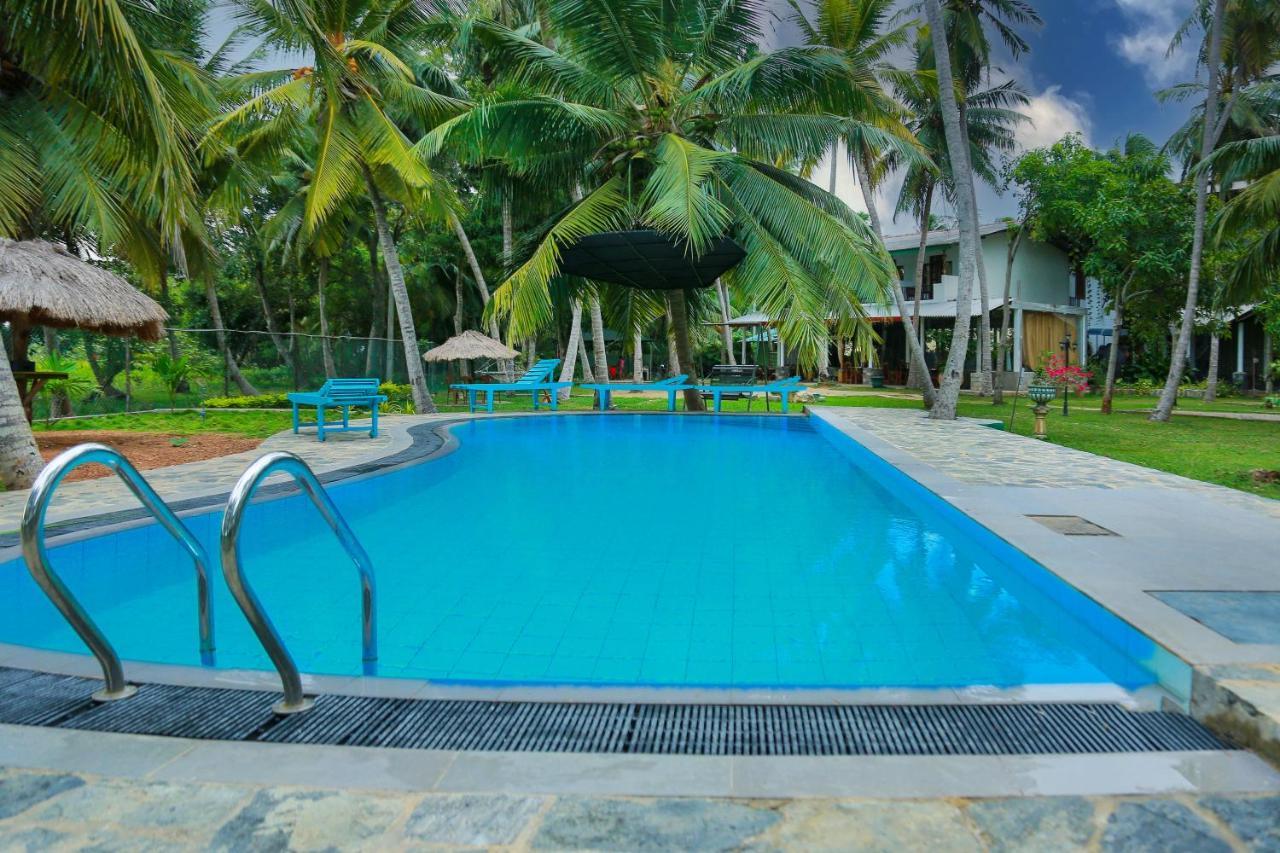 Lake Edge Holiday Inn Tissamaharama Ngoại thất bức ảnh