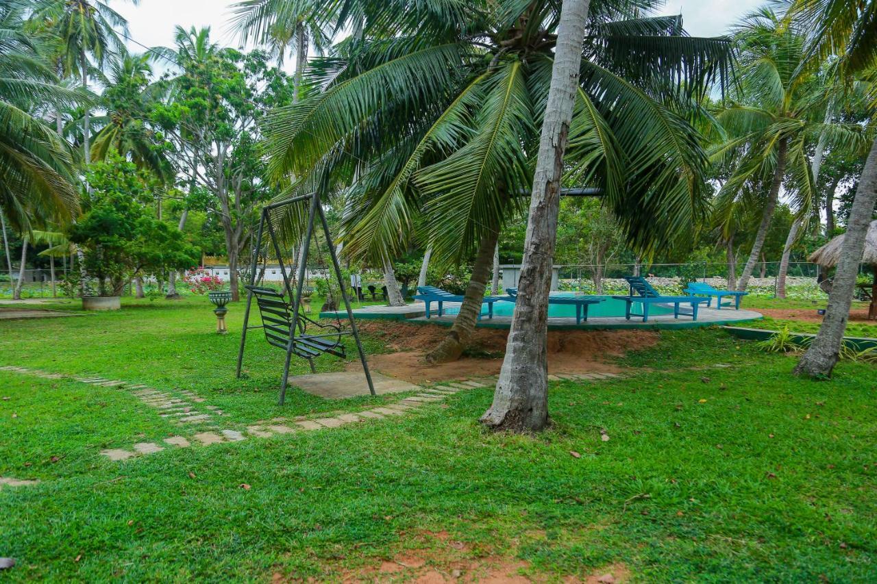 Lake Edge Holiday Inn Tissamaharama Ngoại thất bức ảnh