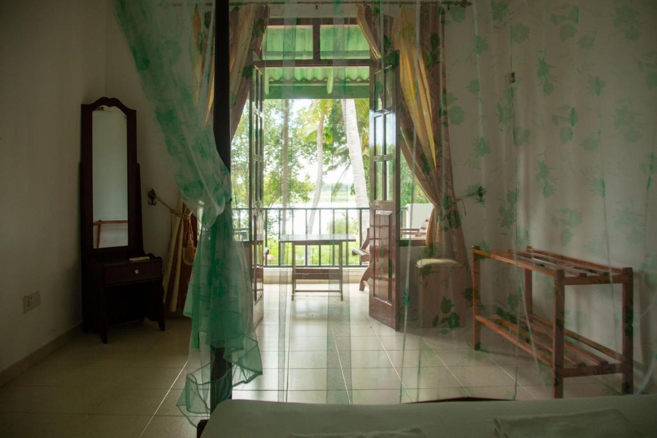 Lake Edge Holiday Inn Tissamaharama Ngoại thất bức ảnh