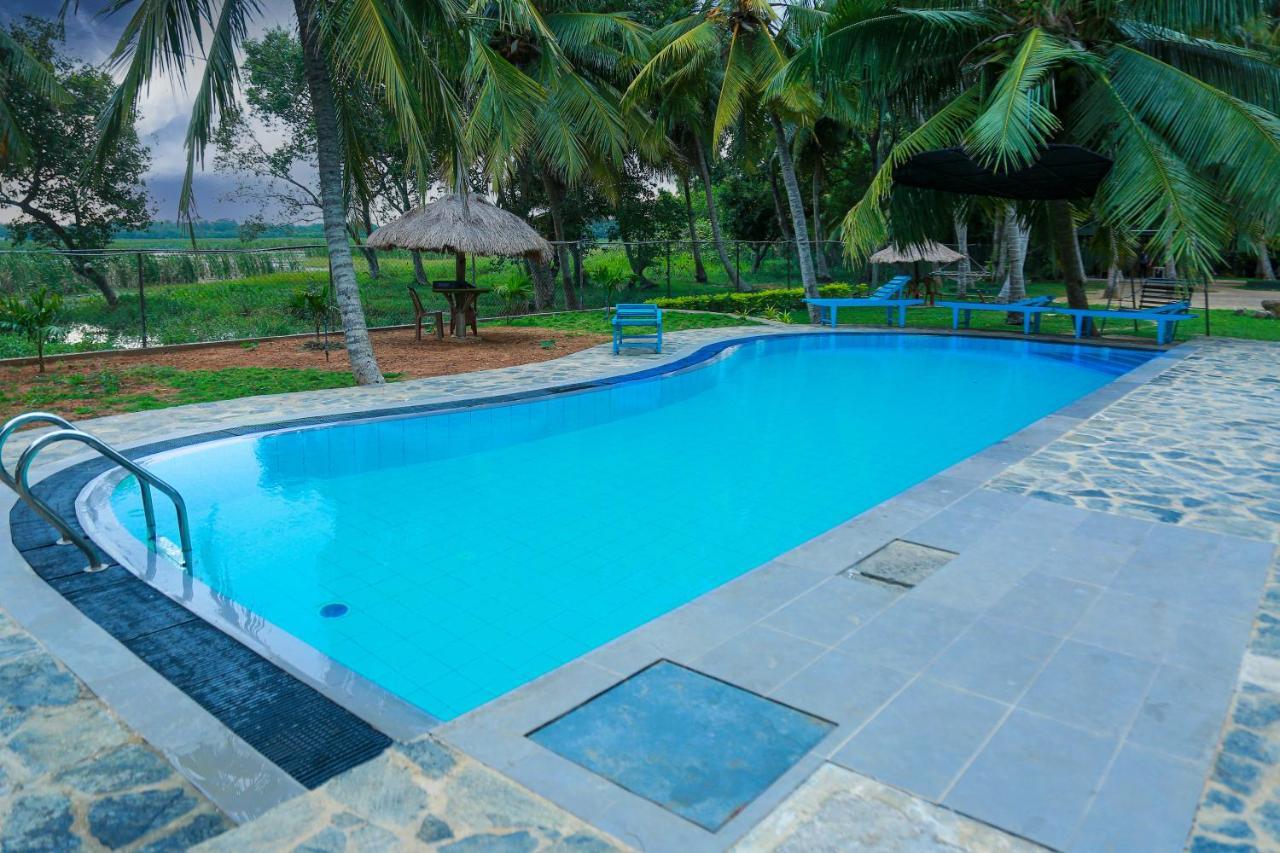 Lake Edge Holiday Inn Tissamaharama Ngoại thất bức ảnh