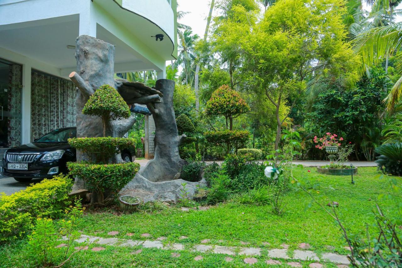 Lake Edge Holiday Inn Tissamaharama Ngoại thất bức ảnh