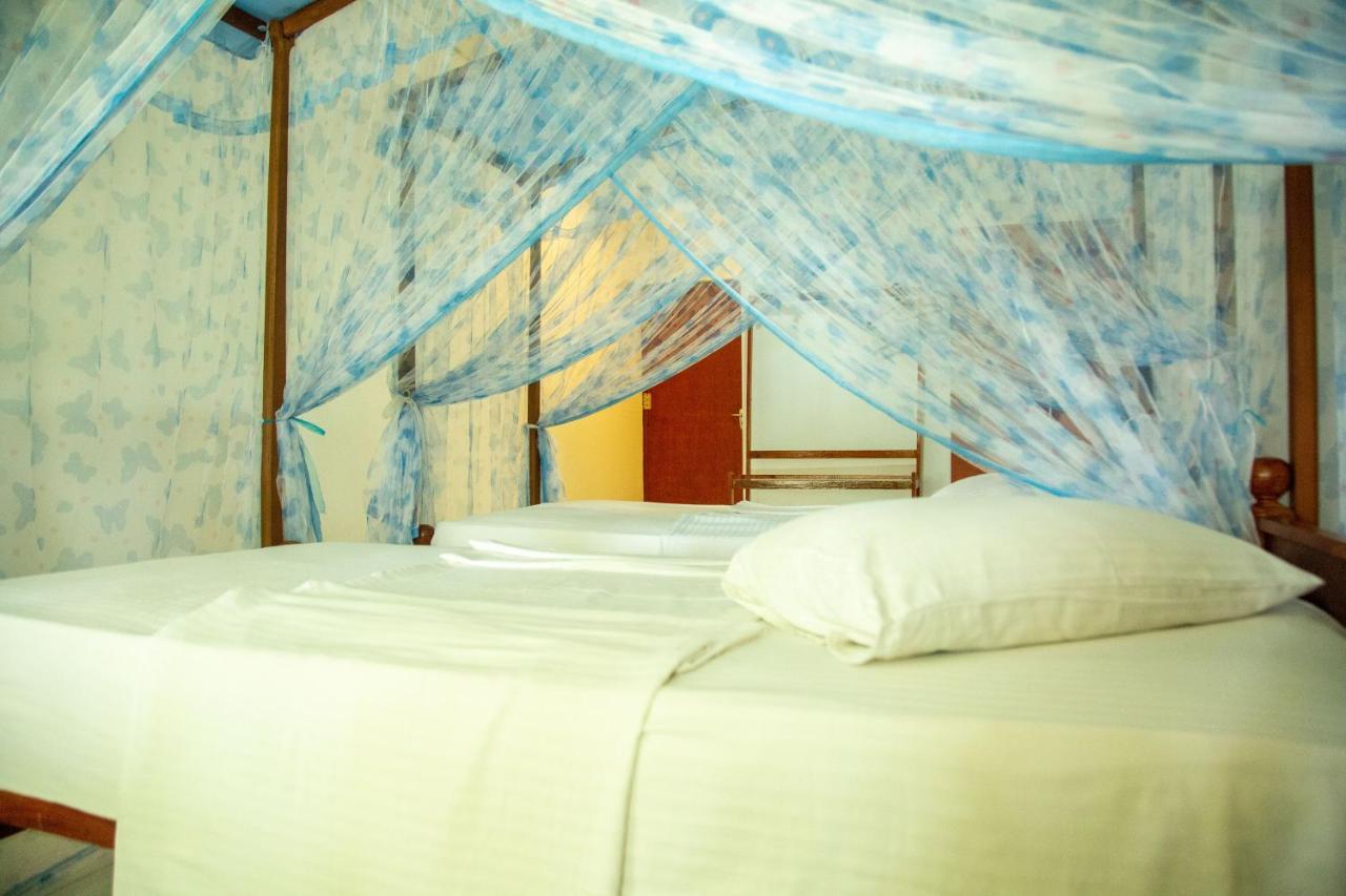 Lake Edge Holiday Inn Tissamaharama Ngoại thất bức ảnh