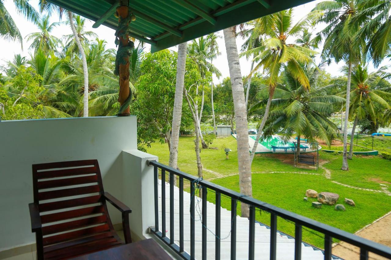 Lake Edge Holiday Inn Tissamaharama Ngoại thất bức ảnh