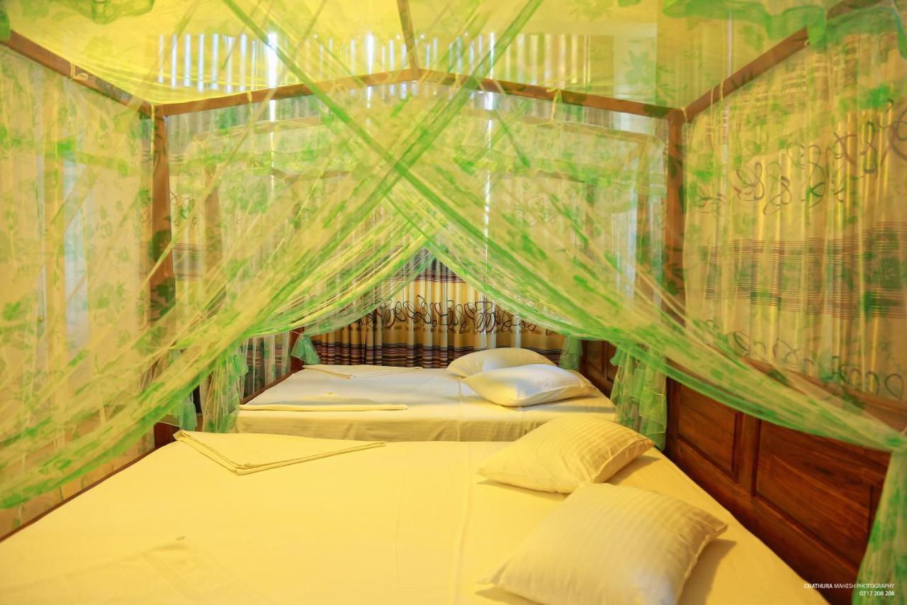 Lake Edge Holiday Inn Tissamaharama Ngoại thất bức ảnh