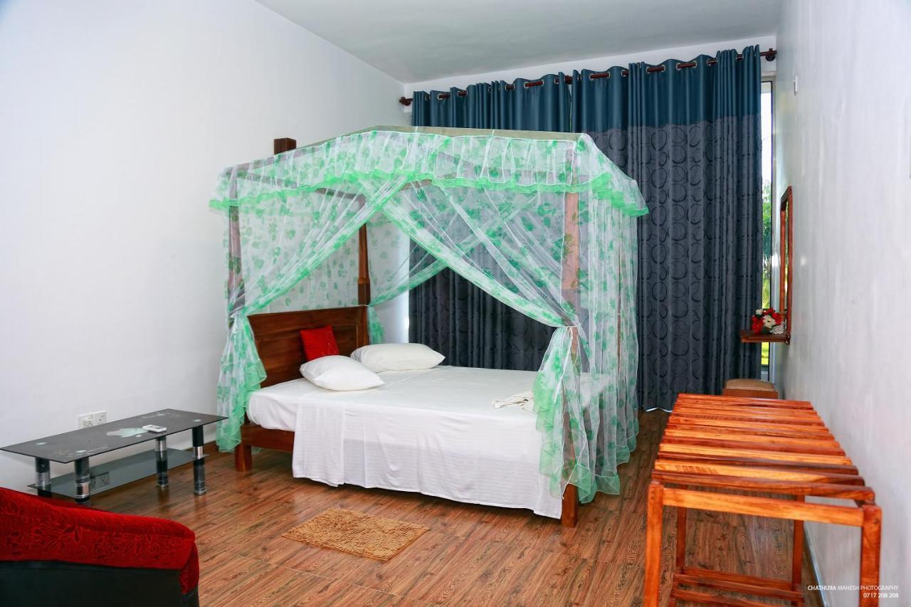 Lake Edge Holiday Inn Tissamaharama Ngoại thất bức ảnh