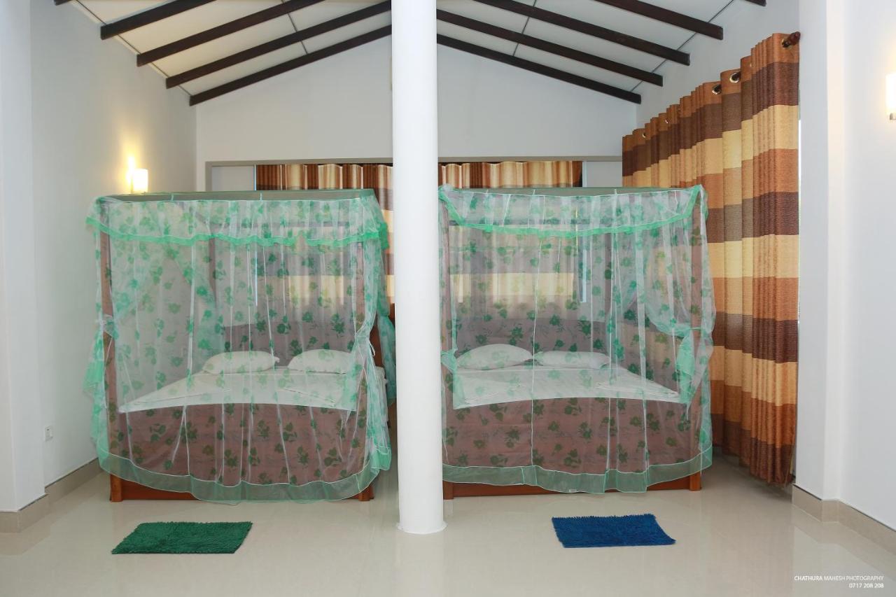 Lake Edge Holiday Inn Tissamaharama Ngoại thất bức ảnh