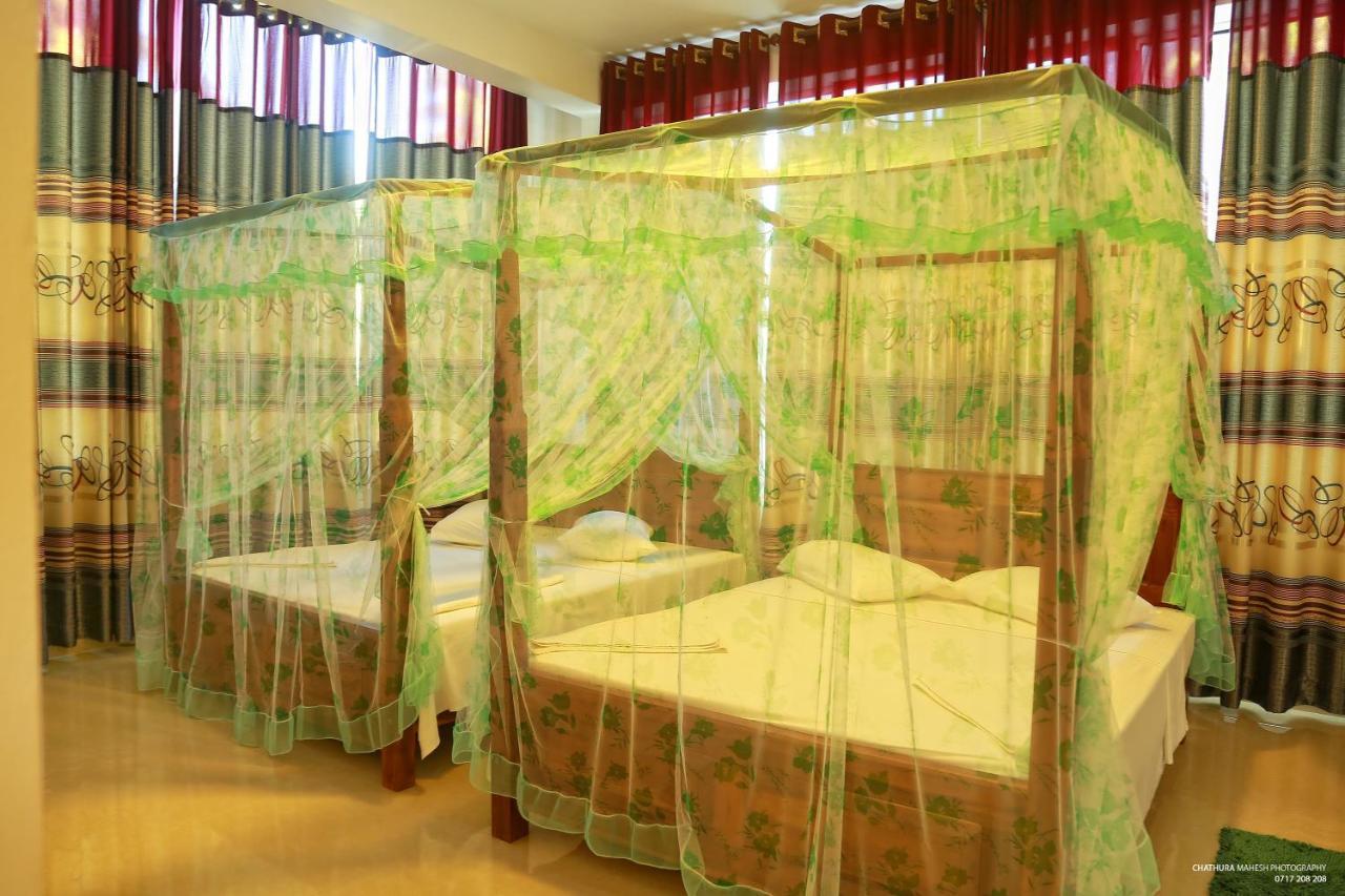 Lake Edge Holiday Inn Tissamaharama Ngoại thất bức ảnh